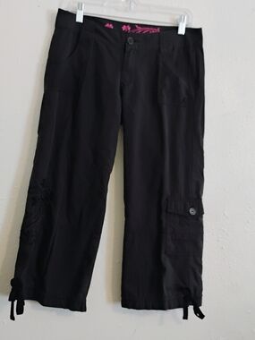 O'Neill Cargo Capri Pants With Embroidered Flower Detail Size 5